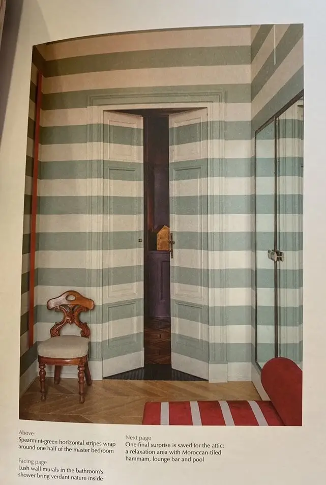 Placard avec double porte décorée de rayures, idée design et décoration d’intérieur